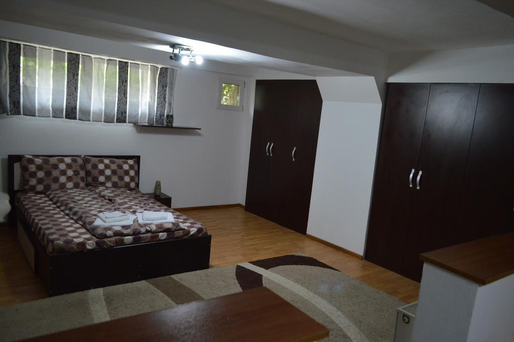 Csikos Apartment Cluj-Napoca Buitenkant foto